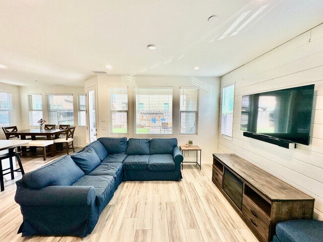 Building Photo - Newly Built 3/2.5 Bonadelle Home in Riverstone Community