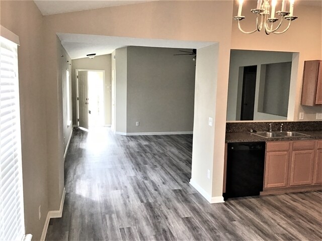 Building Photo - 113 Nunna Rock Trl