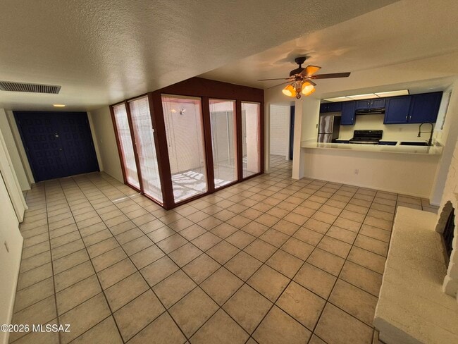 Building Photo - 5725 N Camino De La Noche