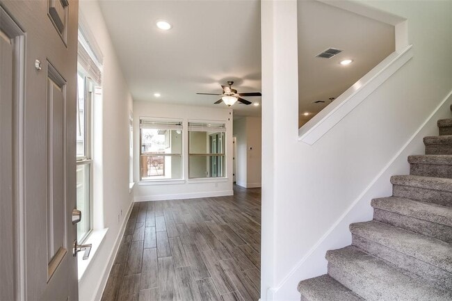 Building Photo - 433 Parkline Dr
