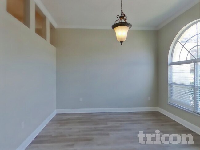 Foto del edificio - 5732 Greystone Dr