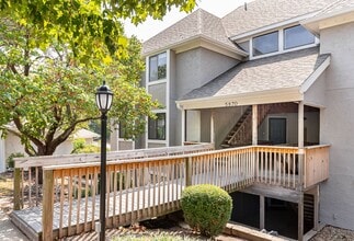 Building Photo - 5870 Shawnee Mission Park