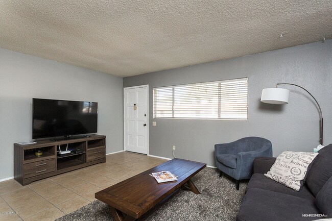Foto del edificio - 7436 E Chaparral Rd