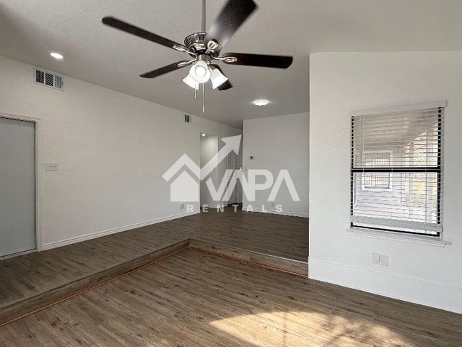 Foto del edificio - 8659 Serene Ridge Dr