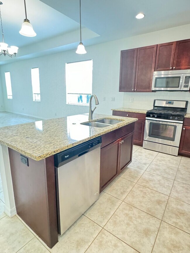 Building Photo - Annual unfurnished 2-bedroom 2-bathroom Villa