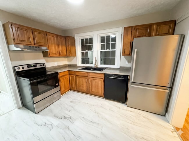 Kitchen - 317 S Friendship Rd