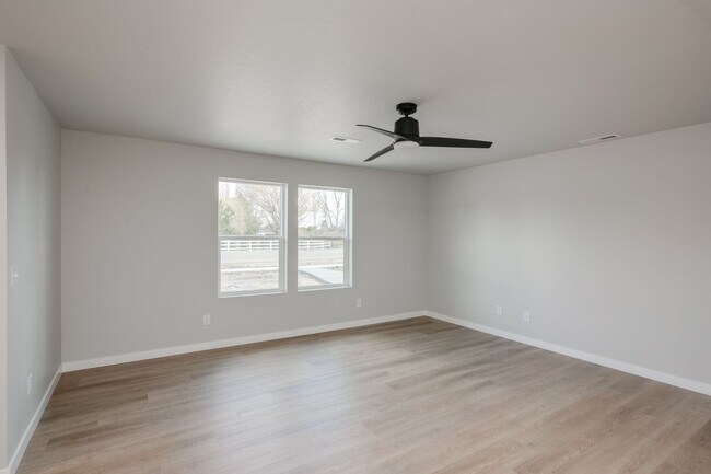 Foto del edificio - Now Leasing! Fantastic Location, Community...