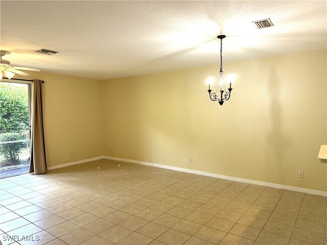 Foto del edificio - 9638 Roundstone Cir