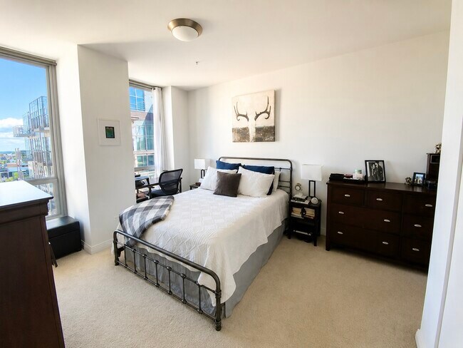 Foto del edificio - 565 W Quincy St
