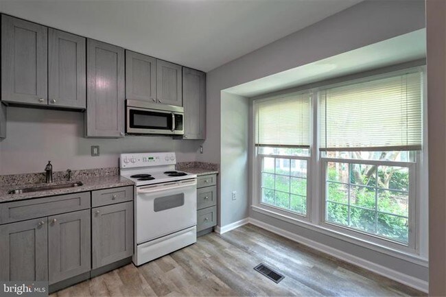 Building Photo - 2510 S Arlington Mill Dr