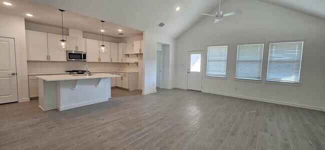 Foto del edificio - 8422 Bay Oaks Dr