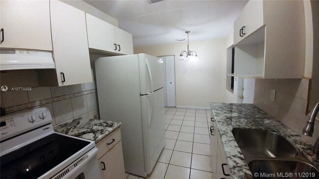 Building Photo - 10131 Dominican Dr