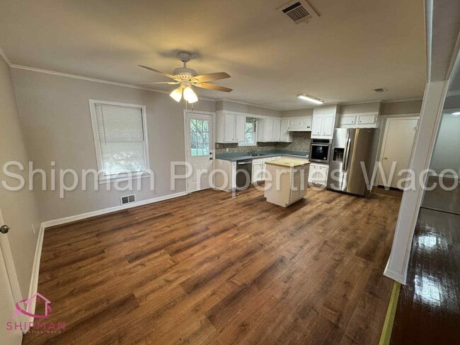 Building Photo - 9108 Red Oak Dr