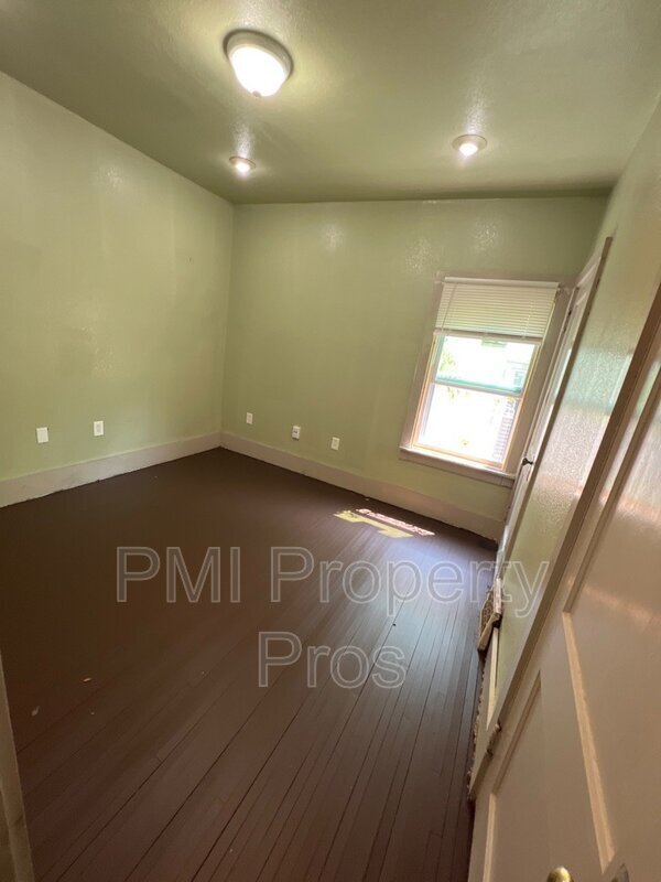 Foto del edificio - 2481 W Locust St