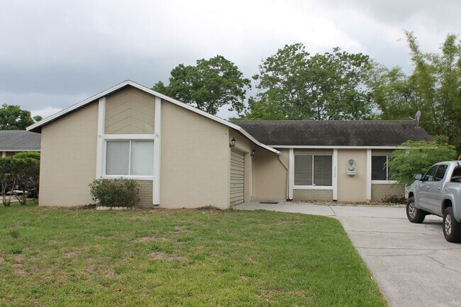 EXTERIOR FRONT VIEW - 2732 Carlisle Ave