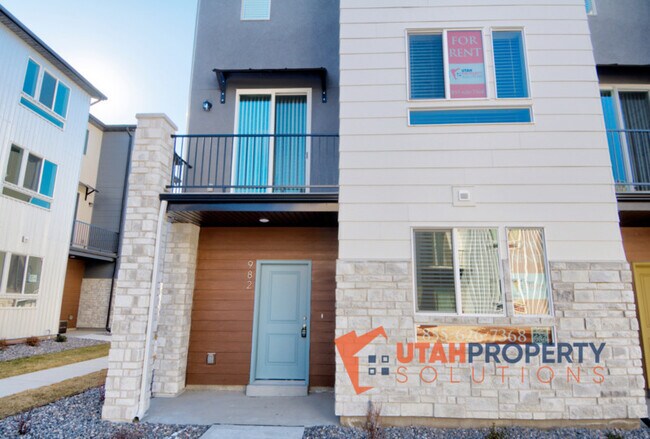 Building Photo - 982 W 380 S