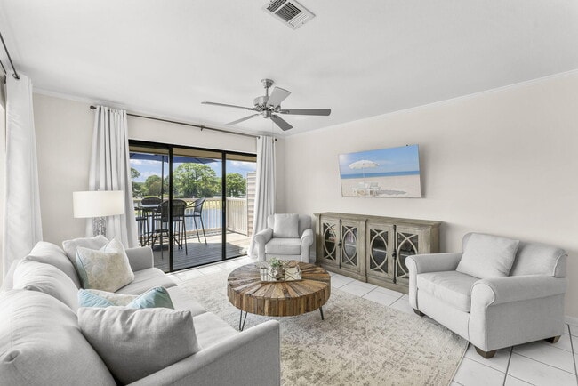 Foto del edificio - 913 Harbour Point Ln