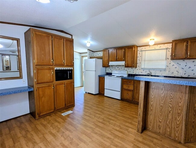 Building Photo - 560 Meridian