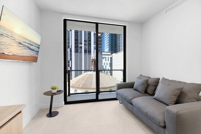 Building Photo - 501 NE 1st Ave