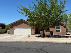 Building Photo - 887 Caddington Rd