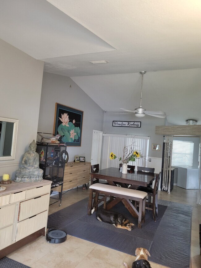 Foto del edificio - 7839 SW 63rd Ave Rd