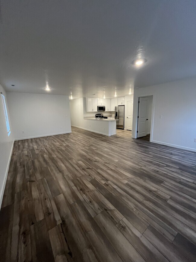 Foto del edificio - 307 Avalena Ave