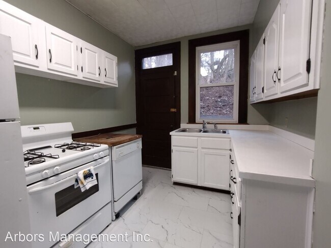 Building Photo - 3 br, 1 bath House - 344 Connor Street