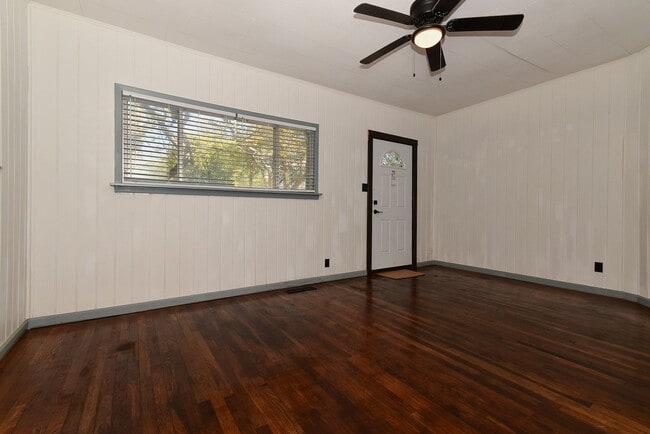 Building Photo - 1507 Bois D'Arc St
