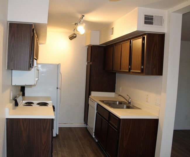 Building Photo - Studio Located in Monaco South Scottsdale Condominiums