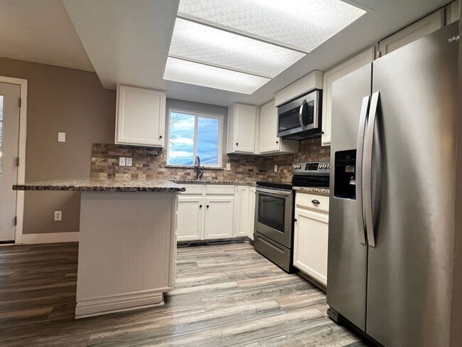 Building Photo - 4 Bedroom/2 Bathroom House in Clearfield