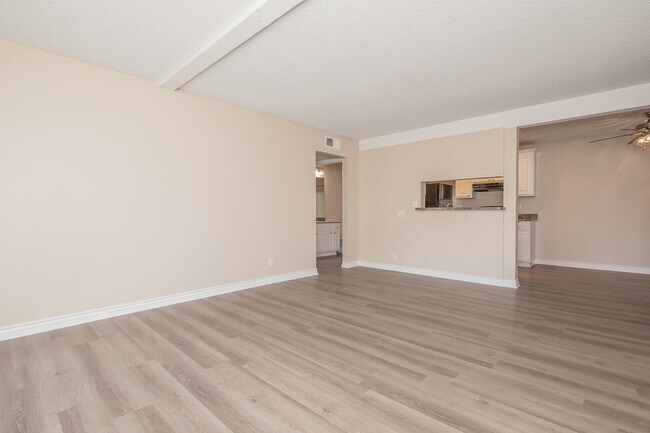 Building Photo - Raintree Apartment Homes