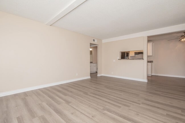 Building Photo - Raintree Apartment Homes