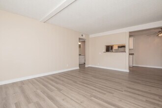 Building Photo - Raintree Apartment Homes