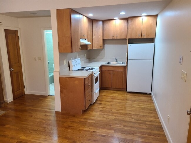 Building Photo - 907 Beacon St