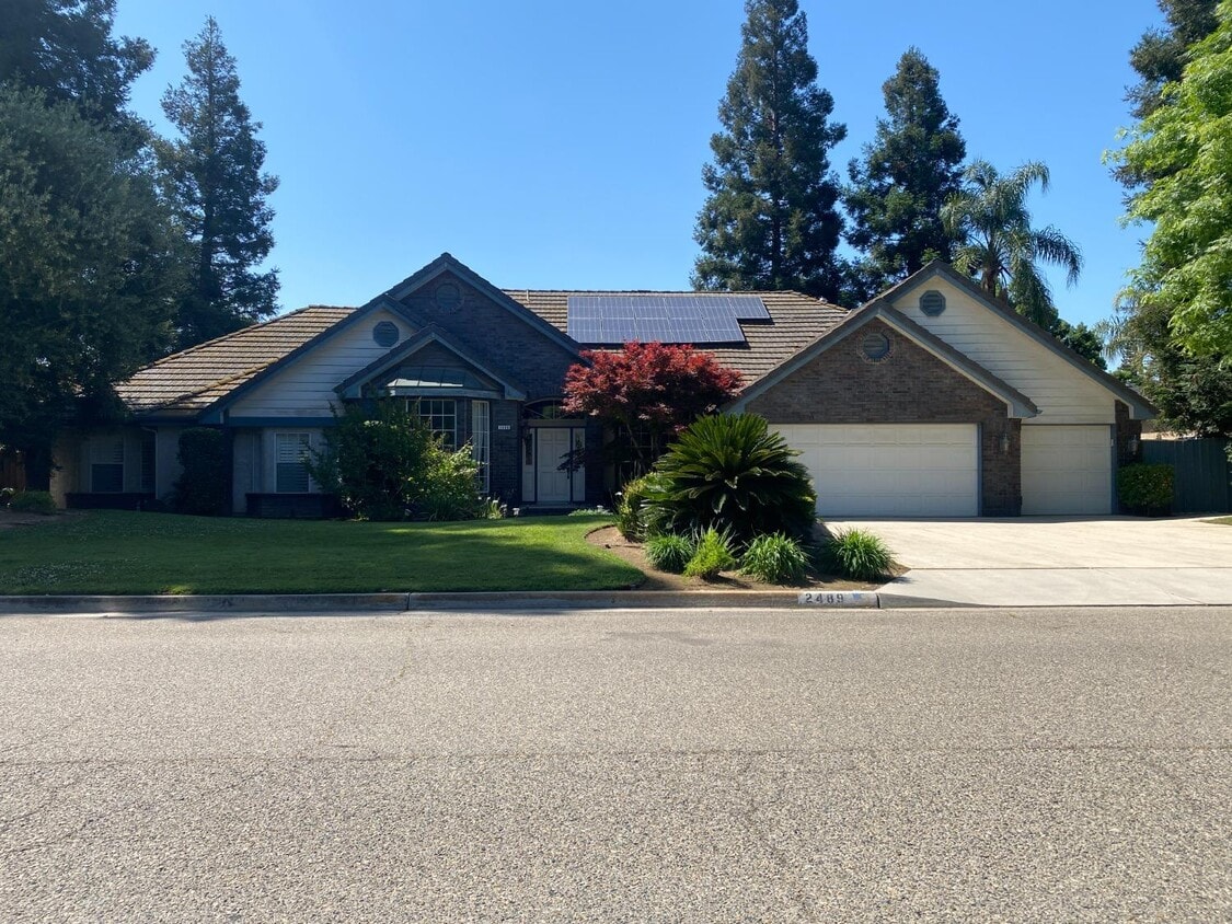 Primary Photo - 2489 W Beechwood Ave