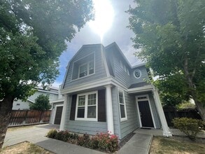 Building Photo - 2008 Klee Pl