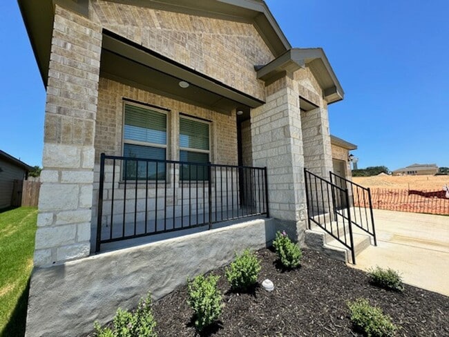 Building Photo - Ready For Move In - 9/1/25 New - 1 Story -...