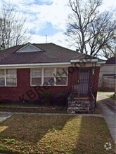 Building Photo - 824 Maury St