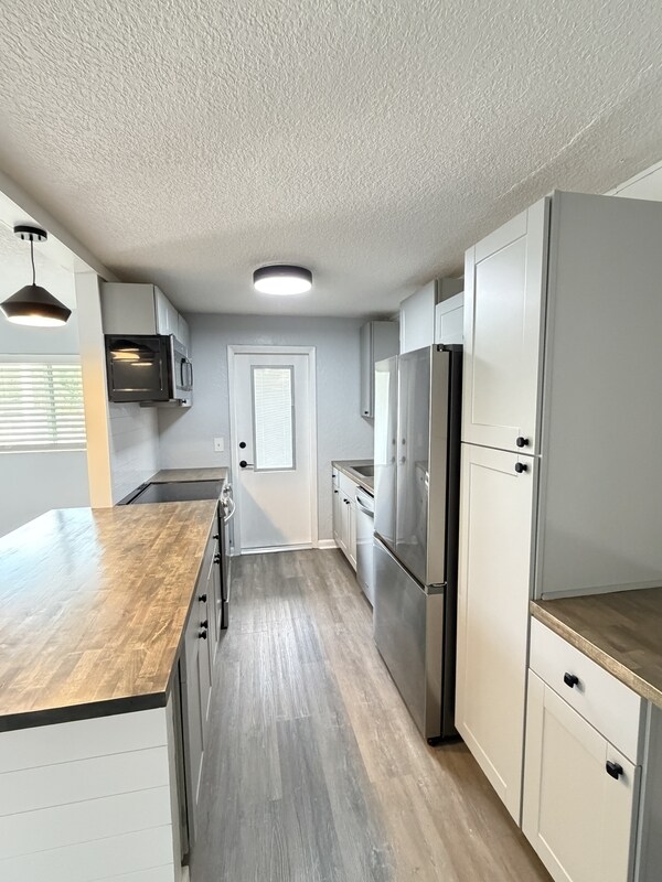 Foto del edificio - 320 Lakeview St