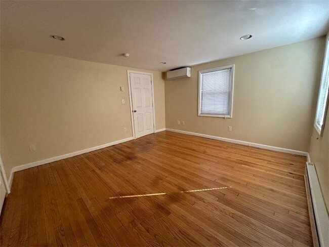 Building Photo - 11 McCullums Ln