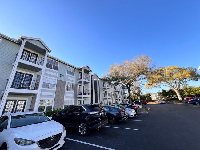 Building Photo - 2550 N Alafaya Trail