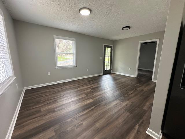 Foto del edificio - 631 Silkwood Ln