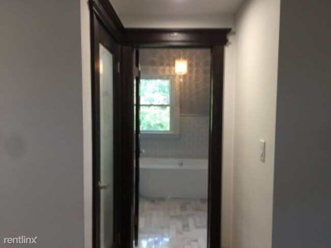 Building Photo - 3 br, 2 bath Apartment - 31 Hazelwood Rd