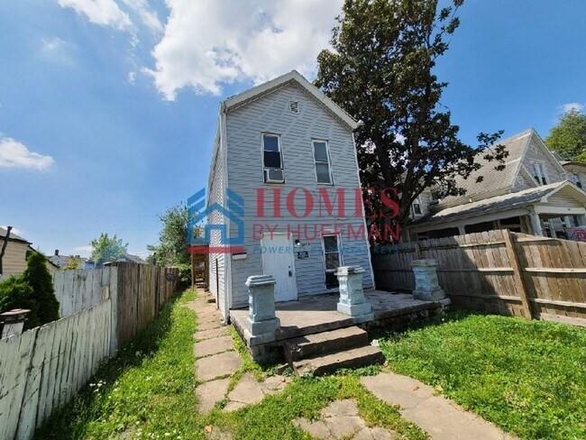 Building Photo - 920 W Columbia St