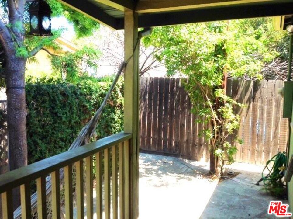 Primary Photo - 1140 Manzanita St