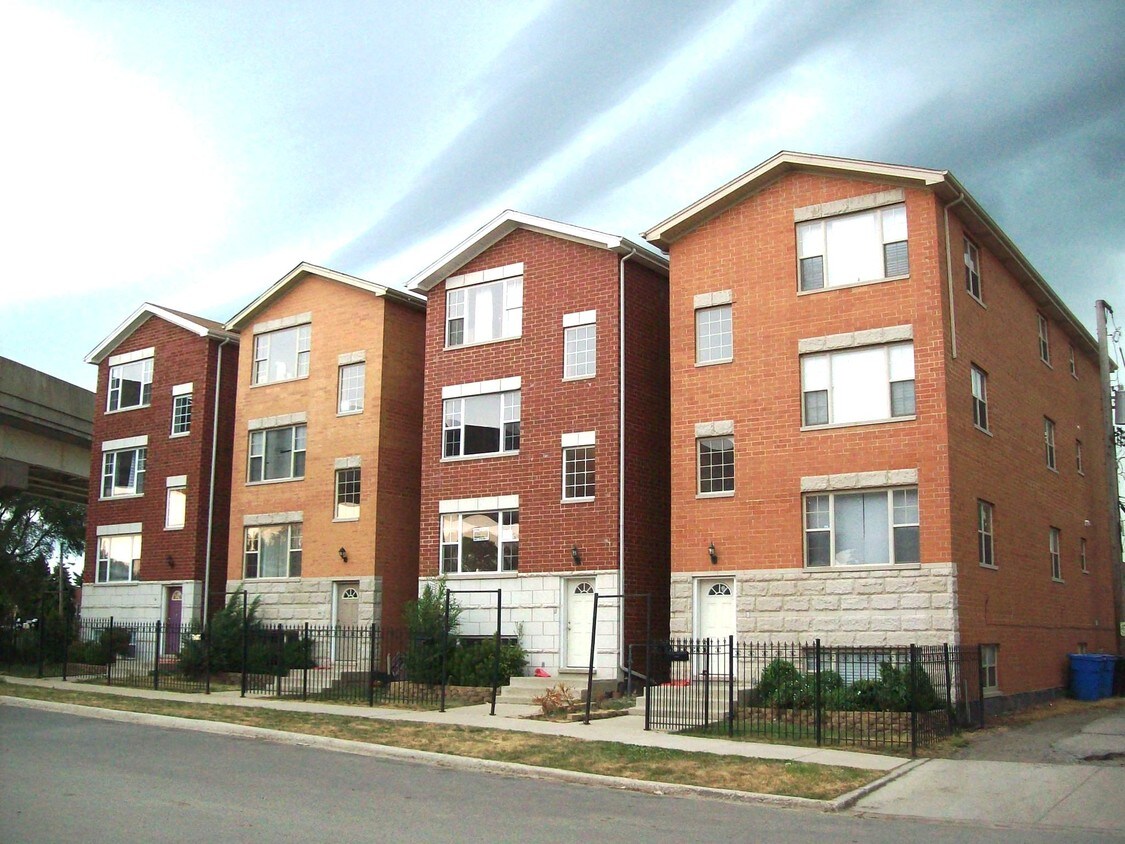 Primary Photo - 5312-5318 S Kenneth Ave