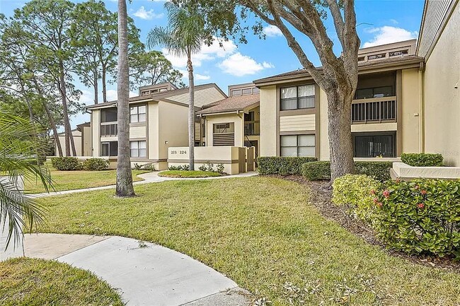 Foto del edificio - 222 Woodlake Wynde