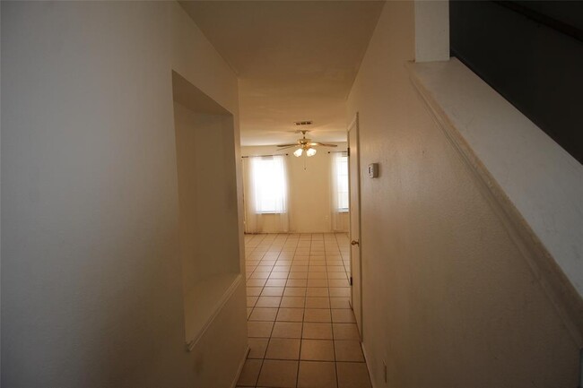 Foto del edificio - 9702 Nightjar Dr