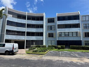 Building Photo - 10854 N Kendall Dr