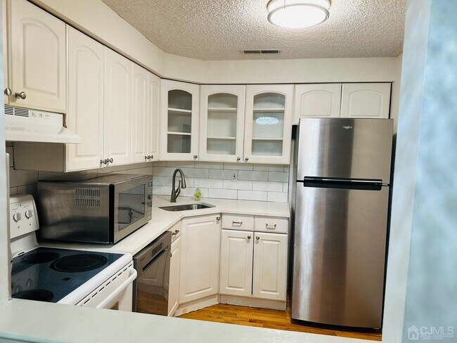 Building Photo - 1404 Ravens Crest Dr